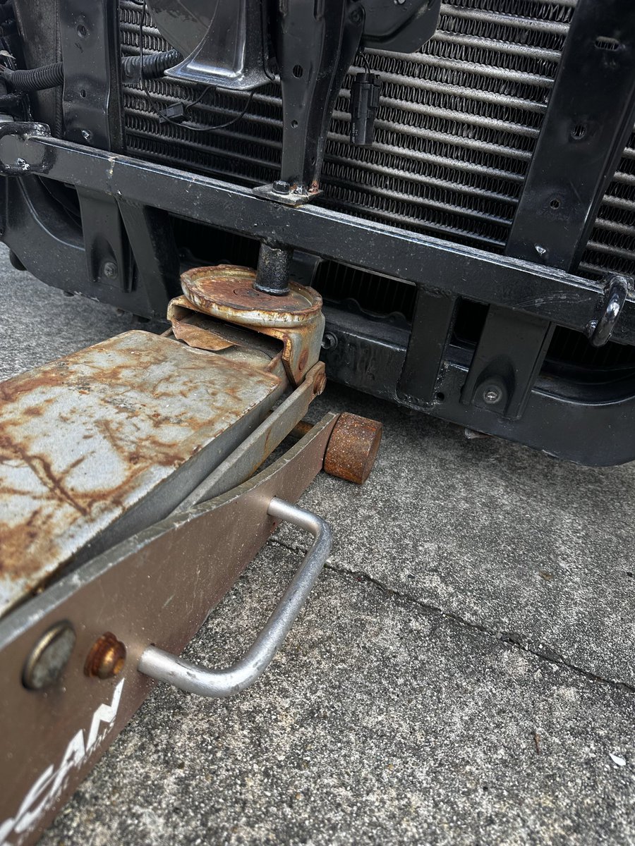 外装
・チェリーピンクパールメタリック
   (かわいいラパン純正色)
・S15顔面移植
・バーフェン形状修正
・純正バンパーダクト埋め
・クリアテール
・センター出しデュアル
・ロンシャン3P

見えない加工
・前天井上げ
・後アーチ上げ
・第一メンバー補強
・ジャッキポイント追加
・トランクカット