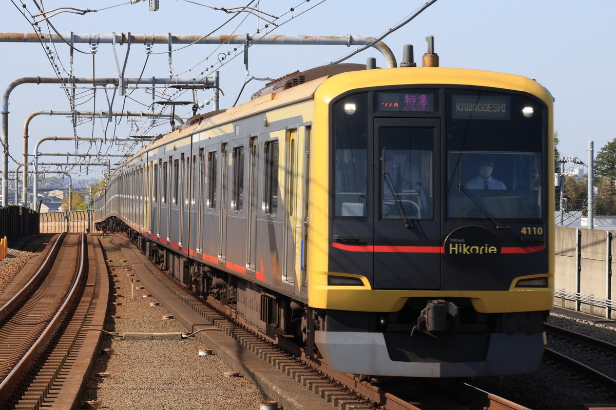 本日の相鉄線。
運用を開始してから初めて13000系を撮影。
ライトの形がMIRAIな感じでしたね。
ただ、8両だけでなく10両も入れてほしいですね。
他にヒカリエ号と新幹線ラッピングも撮影。東横線の新幹線ラッピングは残っていますが、これもいつまでになるか。
ひかりチャイムは健在していました。