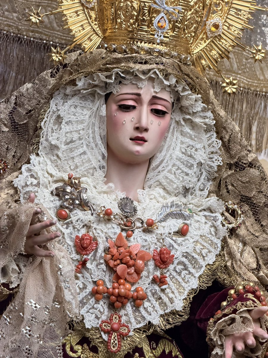 rafatell00's tweet photo. La Virgen de la Palma de mi @AledelaPalma vestida para la pascua. https://t.co/6tXRduOjz4