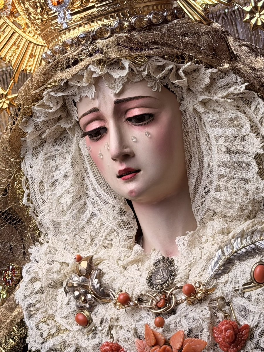 rafatell00's tweet photo. La Virgen de la Palma de mi @AledelaPalma vestida para la pascua. https://t.co/6tXRduOjz4