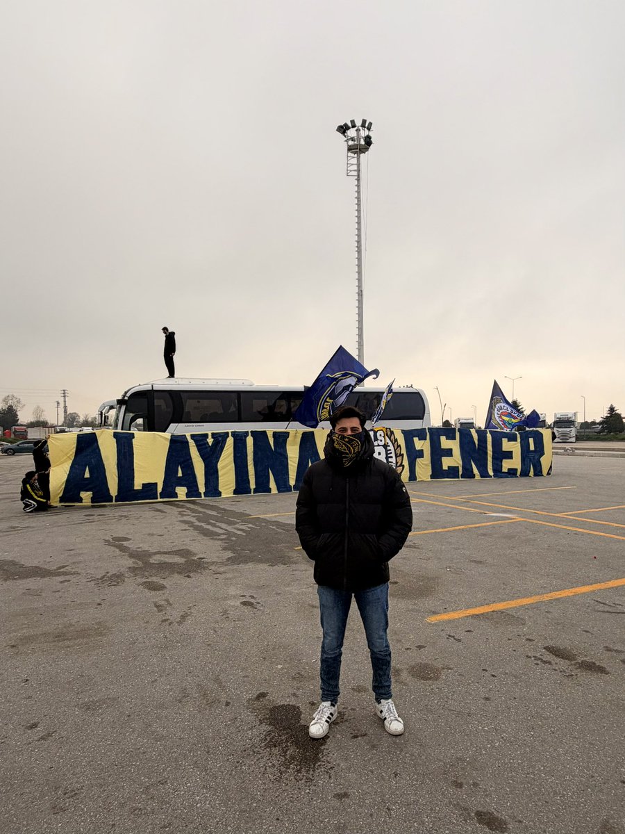 Yollarında öleceğiz.