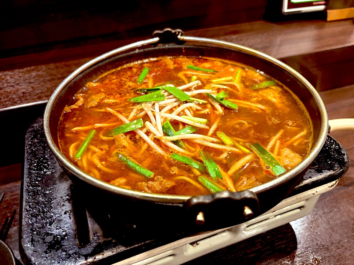 イカの肝入ったタレに米入れられて犯罪成立したし鍋もうまい…うまい…日本酒すすむ… 