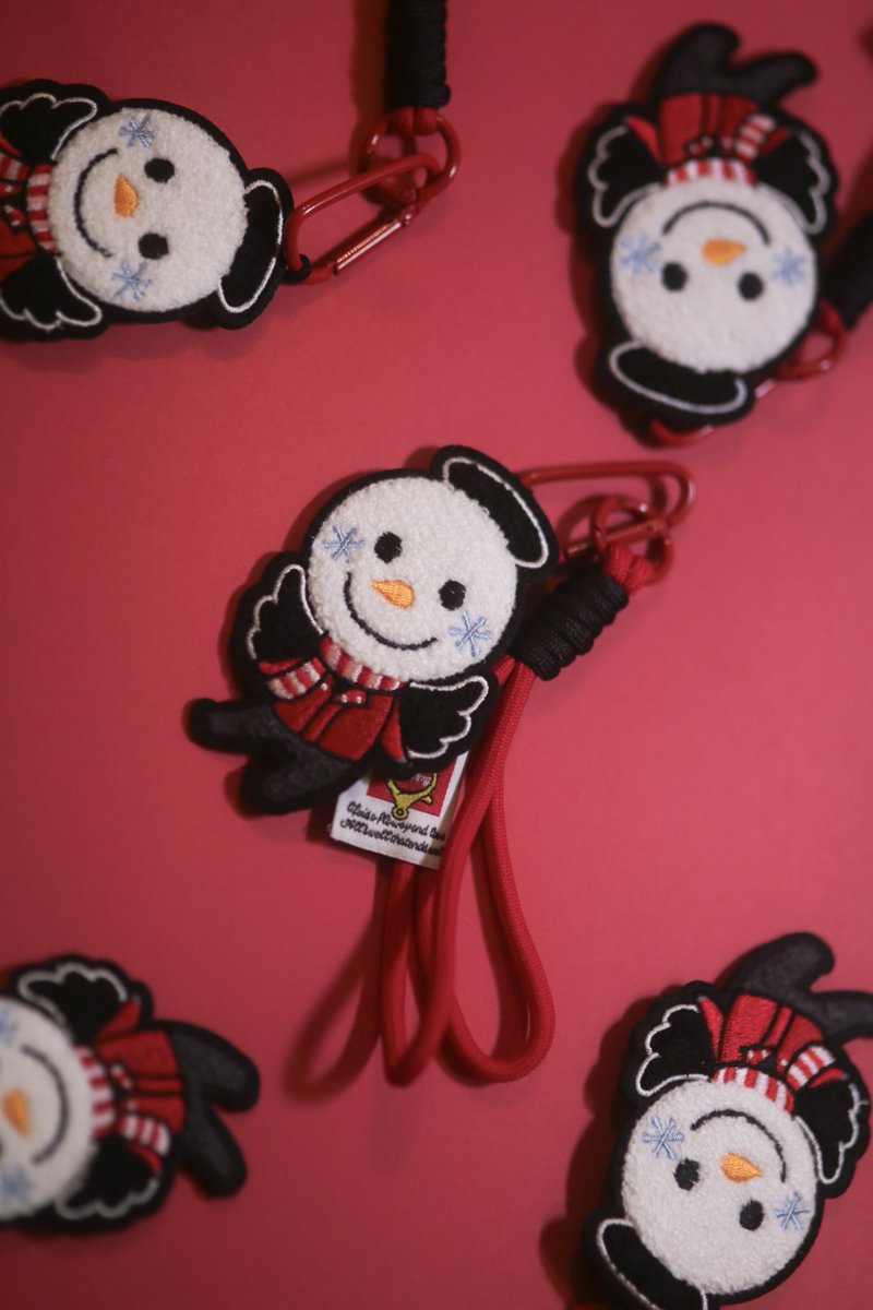 #にじそうさく11 頒布物ご紹介①
rpご協力嬉しいです♡ʾʾ

✼••┈┈┈┈┈┈┈┈┈┈┈┈┈┈••✼

ⅩⅥ🛡️刺繍もこもこストラップ　໒꒱˚.*

✼••┈┈┈┈┈┈┈┈┈┈┈┈┈┈••✼