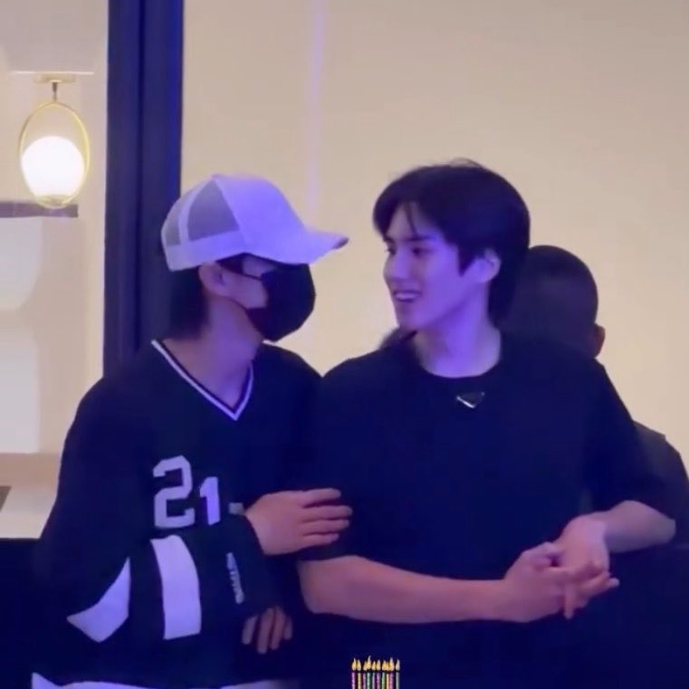 ธัชชัยไม่เอาอะไรแล้ว55555555555 ละตอนนั้นยัยน่ารักมาก ๆ เพราะพึ่งผ่าฟันคุดมาด้วยซ้ำ🫳🏻🫳🏻🫳🏻🫳🏻🫳🏻 ตาแป๋ว ๆ แจ้มพอง ๆ ป้าเข้าใจทุกอย่าง