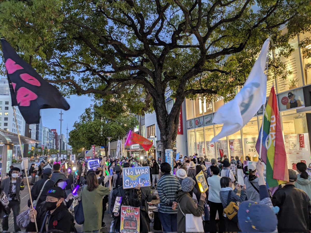 めっちゃ人おるよ~
#0411神戸改憲反対スタンディング