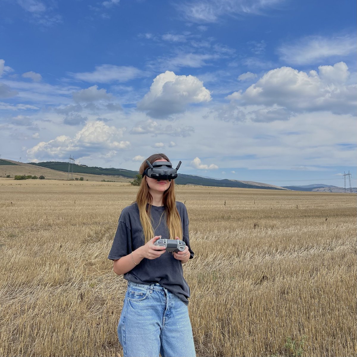 emili_iv's tweet image. touch grass edition