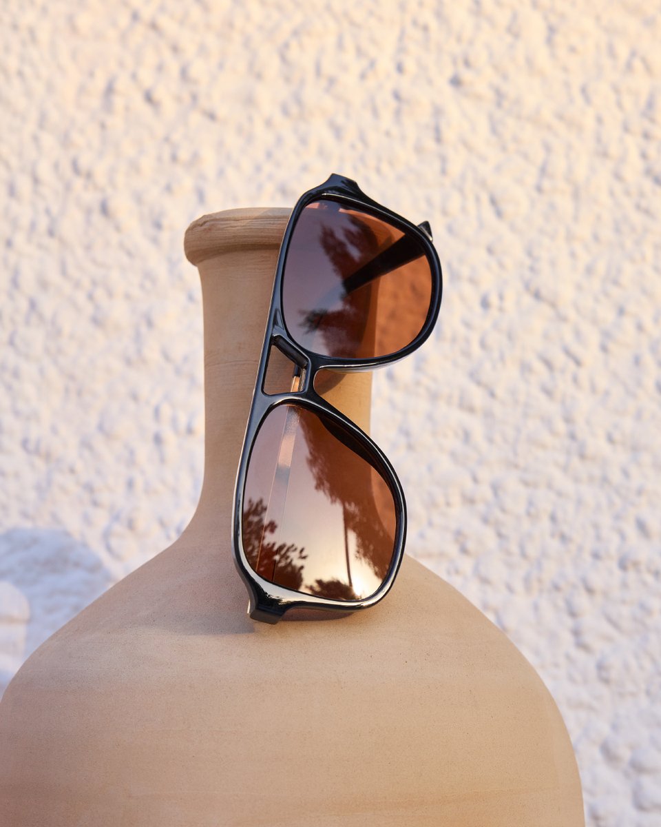 maxfashionMENA's tweet image. If it doesn’t start with this, it’s not finished.
Bags, sunglasses, and loafers designed to define the entire look.

#MaxFashion #NewCollection #SummersDressing #ElegantStyle