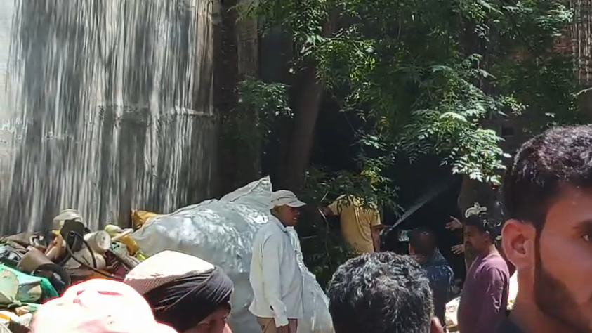 bstvlive's tweet image. ललितपुर

➡कबाड़ की गोदाम मे लगी भीषण आग
➡दमकल विभाग ने पाया आग पर काबू
➡लाखों रुपये का सामान जलकर राख
➡सदर कोतवाली क्षेत्र का मामला

#Lalitpur #Fire #Crime @fireserviceup