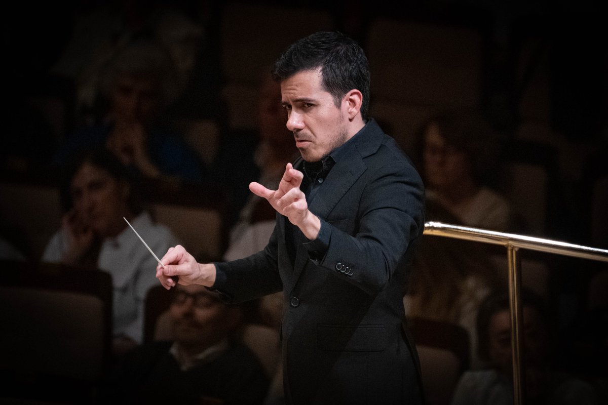 ocnesp's tweet photo. El maestro @nunoconductor, que ya había dirigido a la Orquesta Nacional de España en el Ciclo Descubre y en los festivales de Soria y León, debuta en el Ciclo Sinfónico de la #OCNE con partituras de Marisa Manchado Torres, Erich Wolfgang Korngold y Dmitri Shostakóvich. https://t.co/M16LNmCSRq