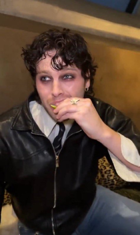 molly ⭐️ tweet media