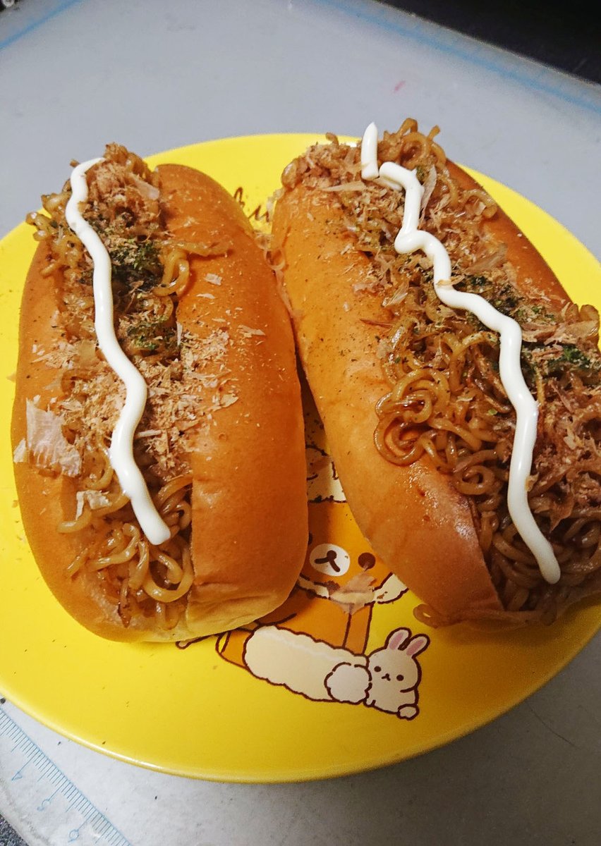 Today's budget meal Yakisoba bread made with Nissin instant soba