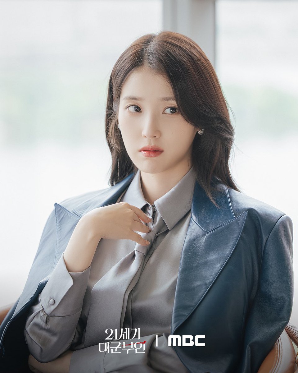 iuedelweiss's tweet photo. 드라마에선 냉미녀
현실은 말랑뽀둥이…

아이유                                                         성희주 https://t.co/PLiIOYqIpf