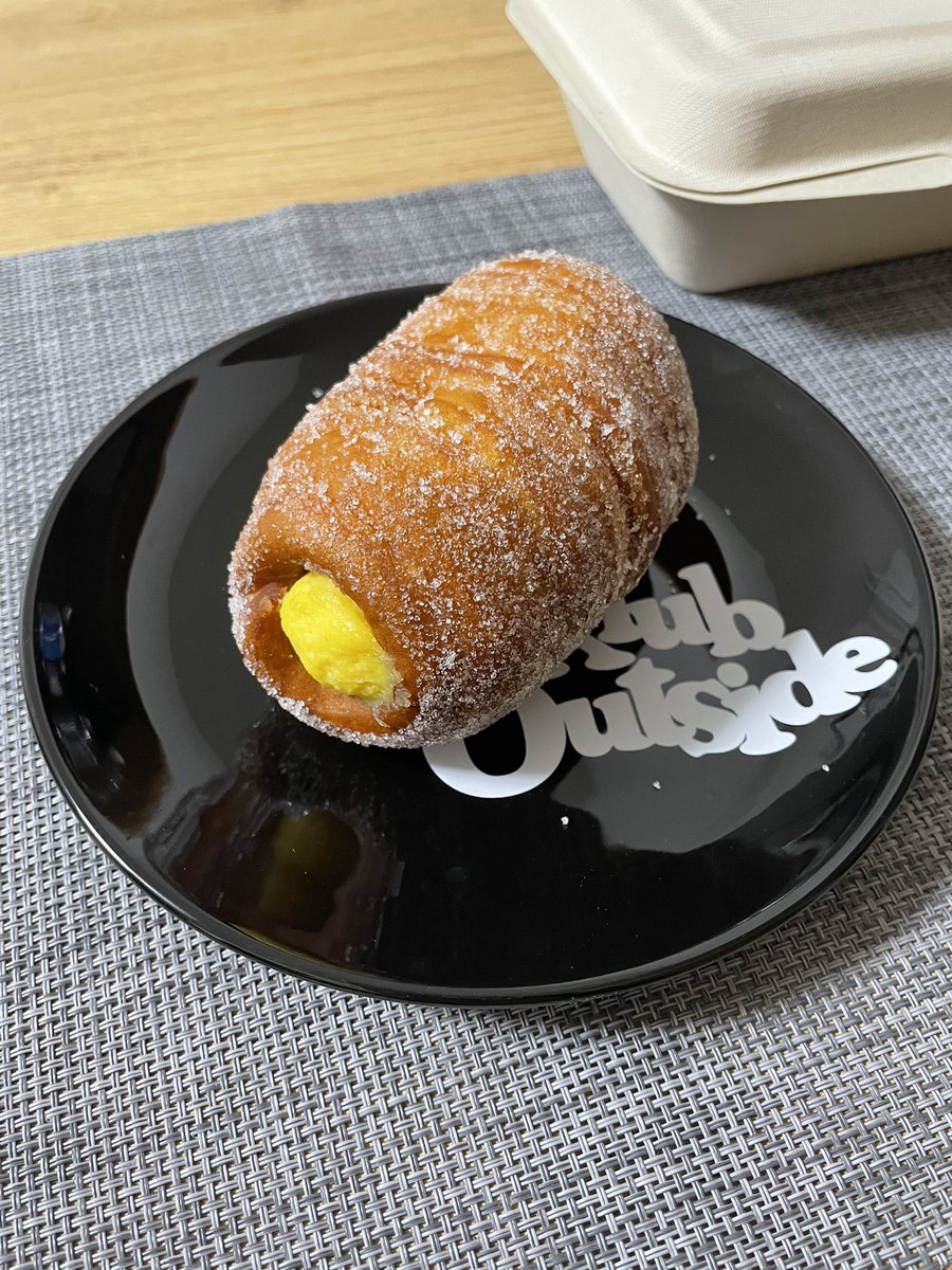 今日のおやつ。

Caffè Pascucci
カンノーロ

しっかり目の生地に控えめな甘さのカスタードが入ってます。んまい。
思ったより重くてずっしりしてます。
1個で満腹。

#追やつ