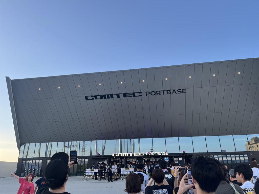 drums_don's tweet photo. KUZIRAファイナル来ました！！
もう耳聴こえるみたいだからめちゃくちゃKUZIRA聴かせる！！！
胎教や！！！👶🥁 https://t.co/NsY6LFDPKC