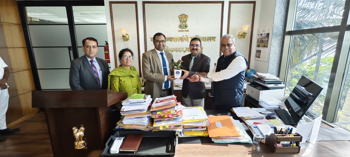 icsi_cs's tweet image. #ICSI delegation led by #CS Pawan G Chandak, President, the ICSI &amp;amp; CS Dwarakanath Chennur, Vice President, the ICSI; met Dr. Prashant Narnaware, IAS, Secretary to Hon’ble Governor of Maharashtra, to discuss key areas of collaboration