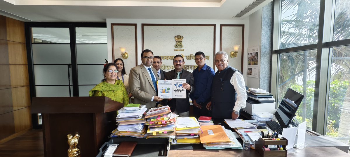 icsi_cs's tweet image. #ICSI delegation led by #CS Pawan G Chandak, President, the ICSI &amp;amp; CS Dwarakanath Chennur, Vice President, the ICSI; met Dr. Prashant Narnaware, IAS, Secretary to Hon’ble Governor of Maharashtra, to discuss key areas of collaboration