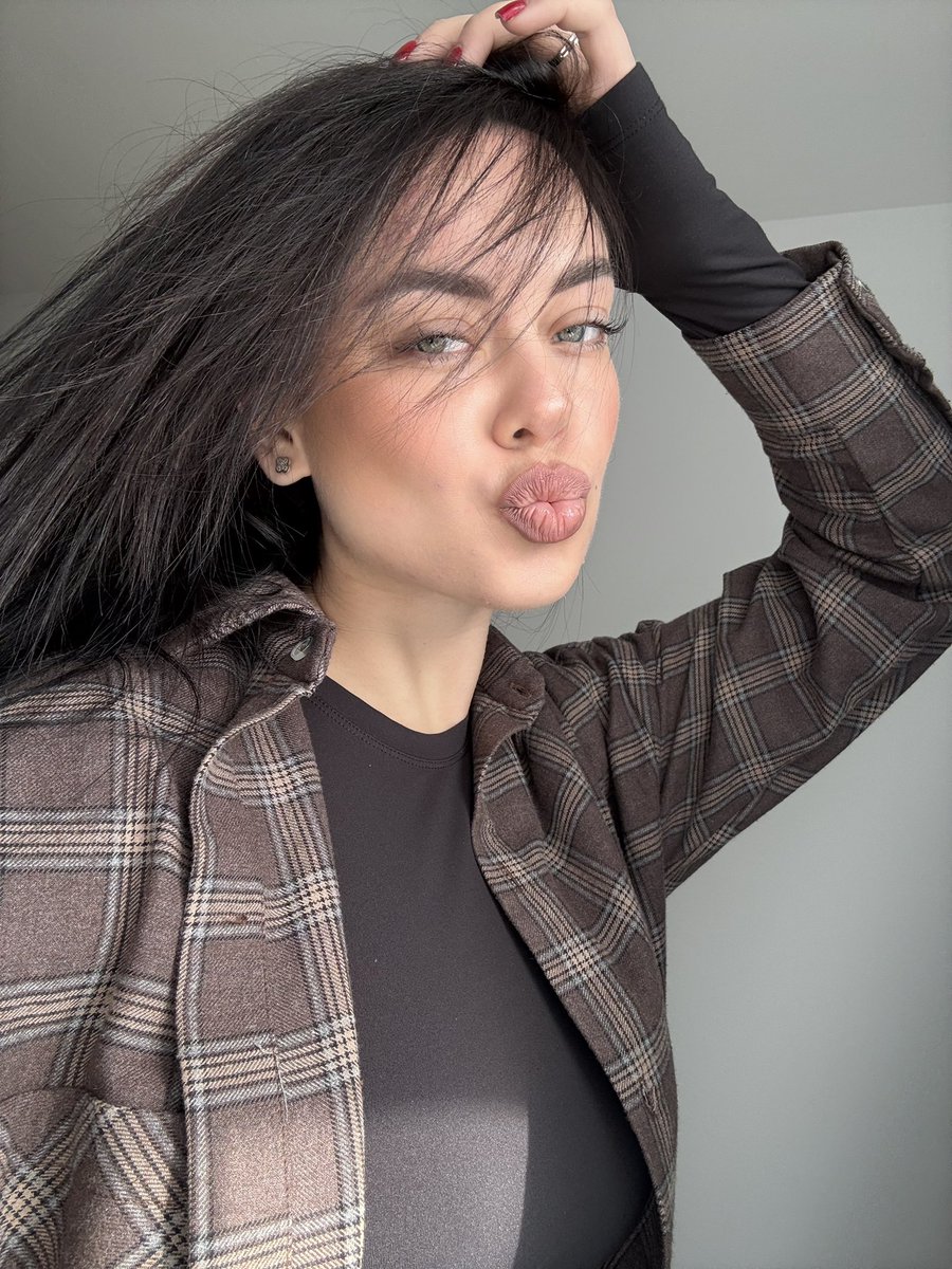 діана tweet media