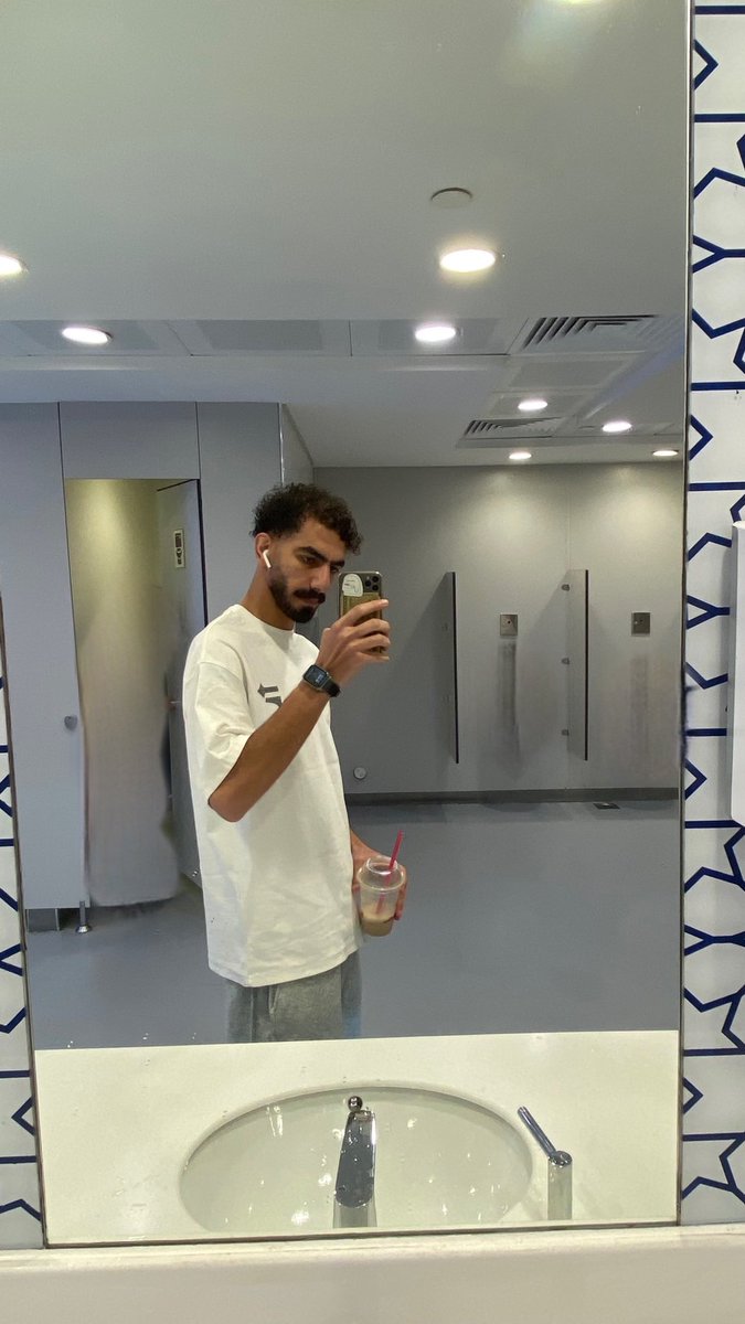 𝟸𝟽 . tweet media