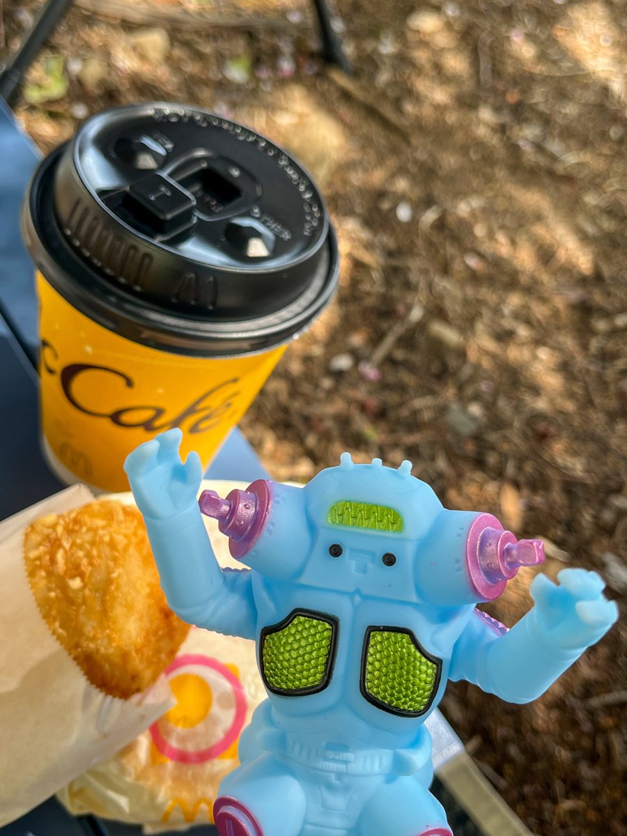 M25326013's tweet photo. 近くにあるのに赴いていなかった
カイリューのポケふた🛝とポップNAジョー
ピント別写真でドンッ

#航空公園 #ポケふた #怪獣ソフビ #ソフビ撮影 https://t.co/rdPMyB1nOs