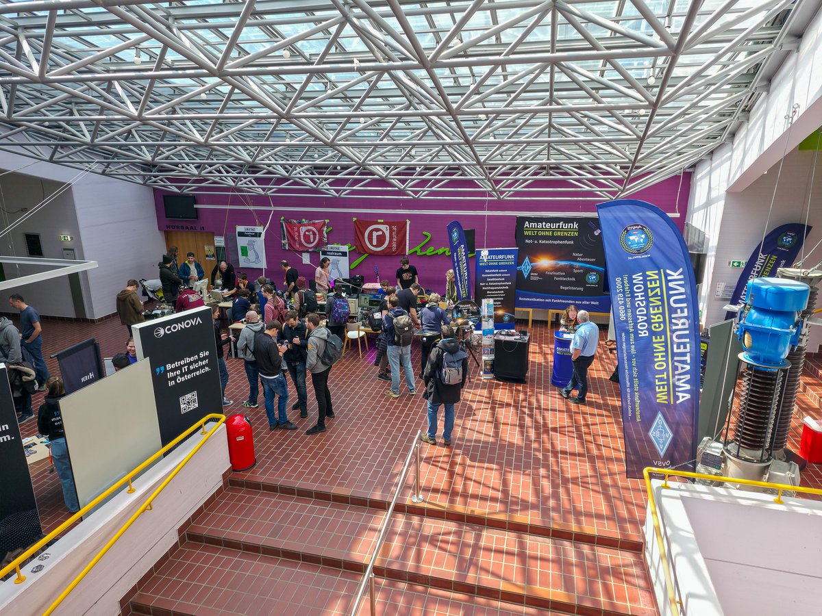 linuxtage's tweet photo. Impressionen aus den #GLT26
Hast du schon alles gesehen? 🐧

Unsere letzten Talks starten um 18:00 Uhr https://t.co/J9iCq9hCVp