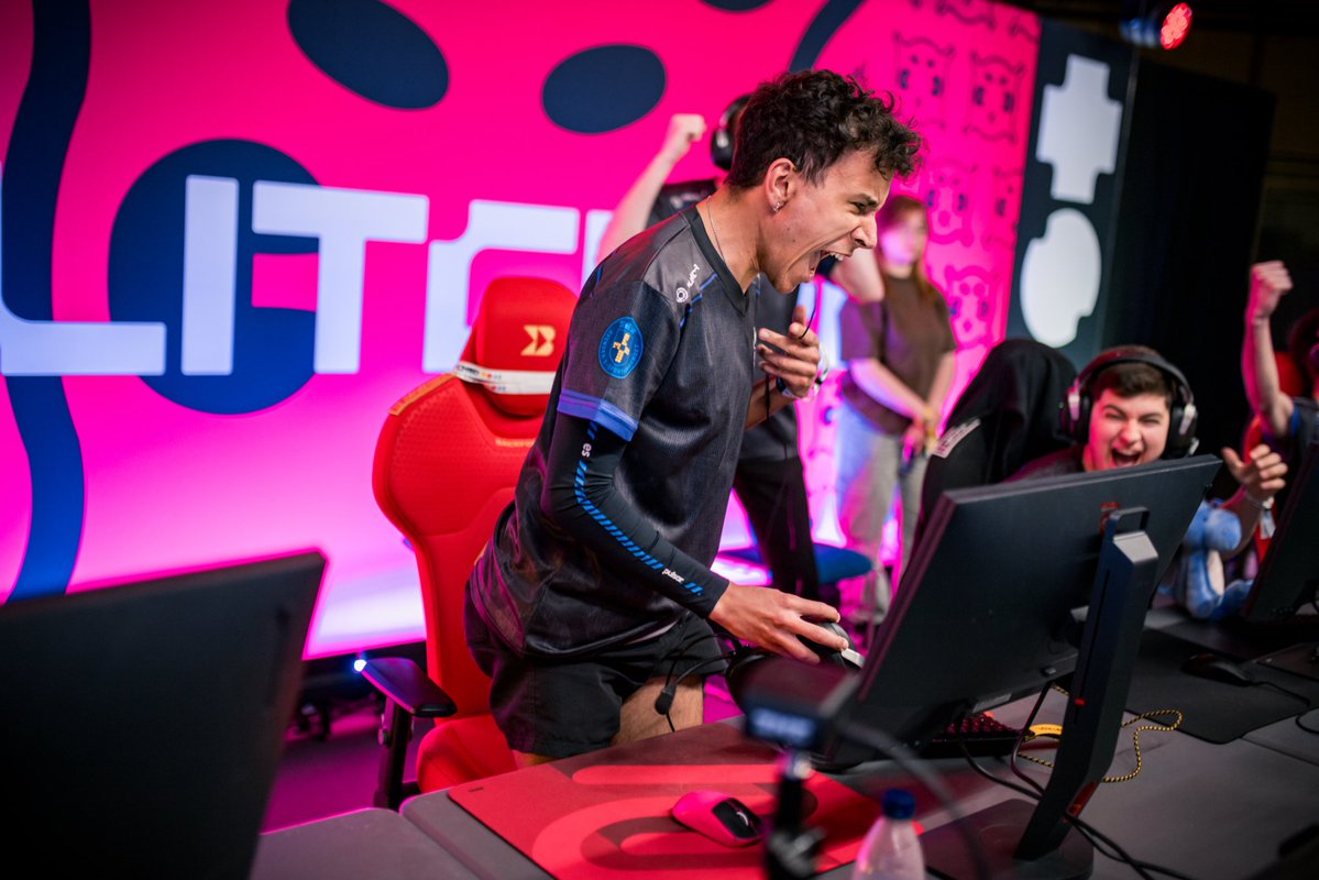 GlitchedSE tweet media