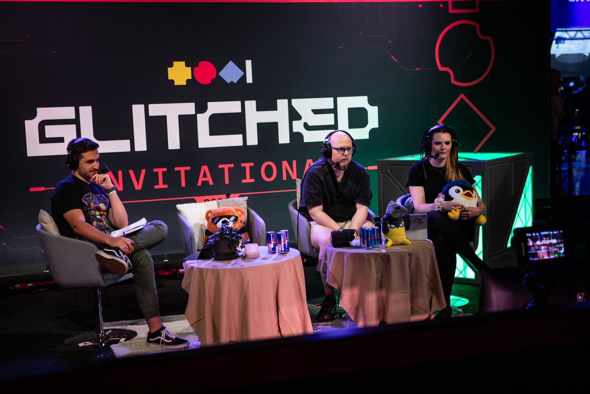 GlitchedSE tweet media