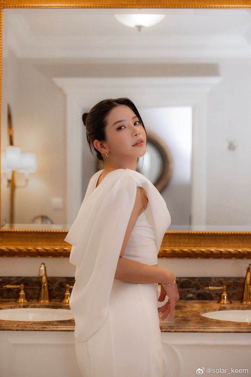 DragonKazoo77's tweet image. 260411 solar_keem Weibo

# Weibo Cultural Communication Night in Macau, Red Carpet, Stage 

🔗 weibo.com/7734740053/QAl…

++
#SOLAR #솔라 #頌樂
#MAMAMOO #마마무 @RBW_MAMAMOO