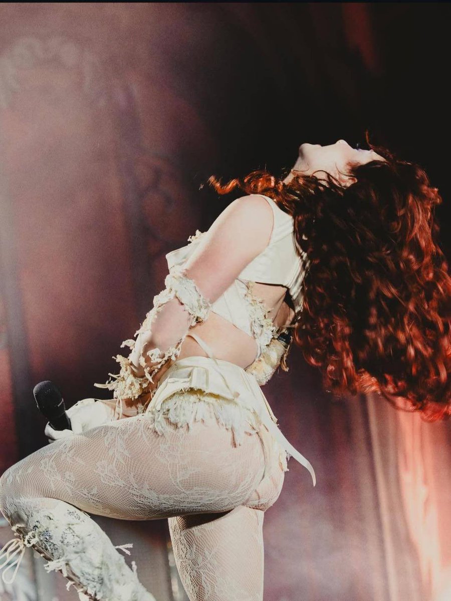 popthirster tweet media