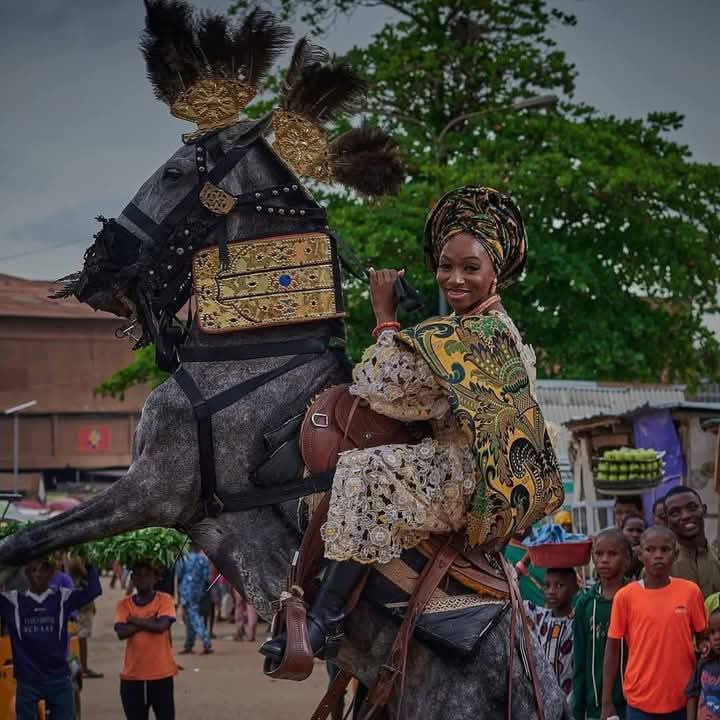 Abdulrahma14382's tweet image. Let's settle this: Which tribe has the best traditional attire?

1. Yoruba: Vibrant and colorful 2.Igbo: Elegant and intricate 3.Hausa: Regal and unique

Vote below and share your thoughts! 👇 #NigerianCulture #Tradition