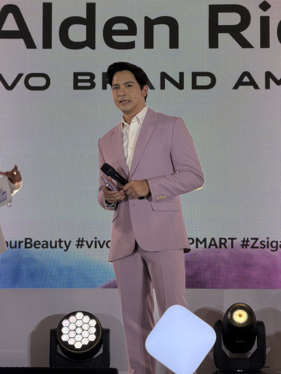 tintinperez's tweet photo. Our King of Brands and vivo Brand Ambassador —

Asia’s Multimedia Superstar and Phenomenal Box Office King ALDEN RICHARDS! 👑

ALDEN! ALDEN! ALDEN!!! 📣📣📣

@aldenrichards02  @vivo_phil 
#vivoV70FExALDEN 
#vivoV70FE
vivoShineBright LikeALDEN https://t.co/7deraHtLfx