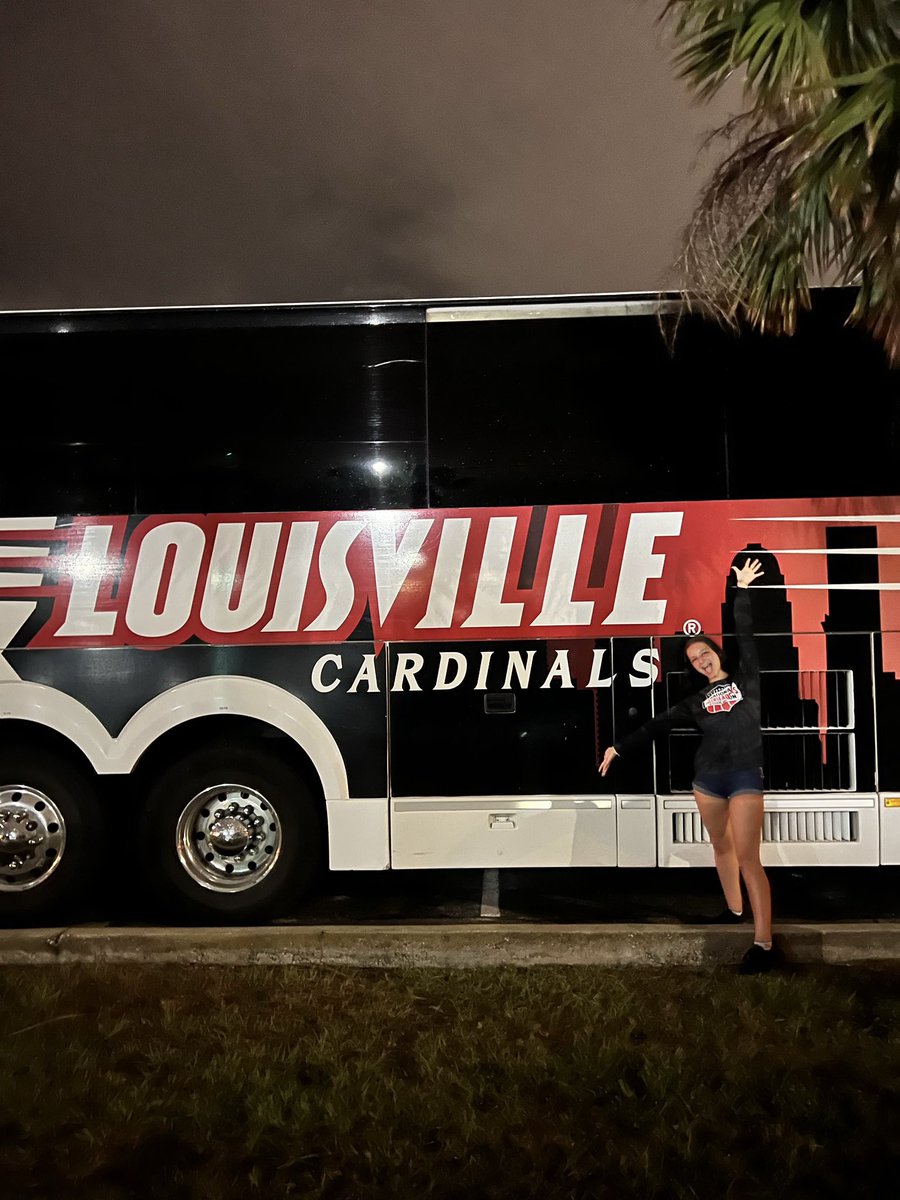 throwback 3 years ago cuz louisville are those girls!!!!! i can’t stop watching their routine