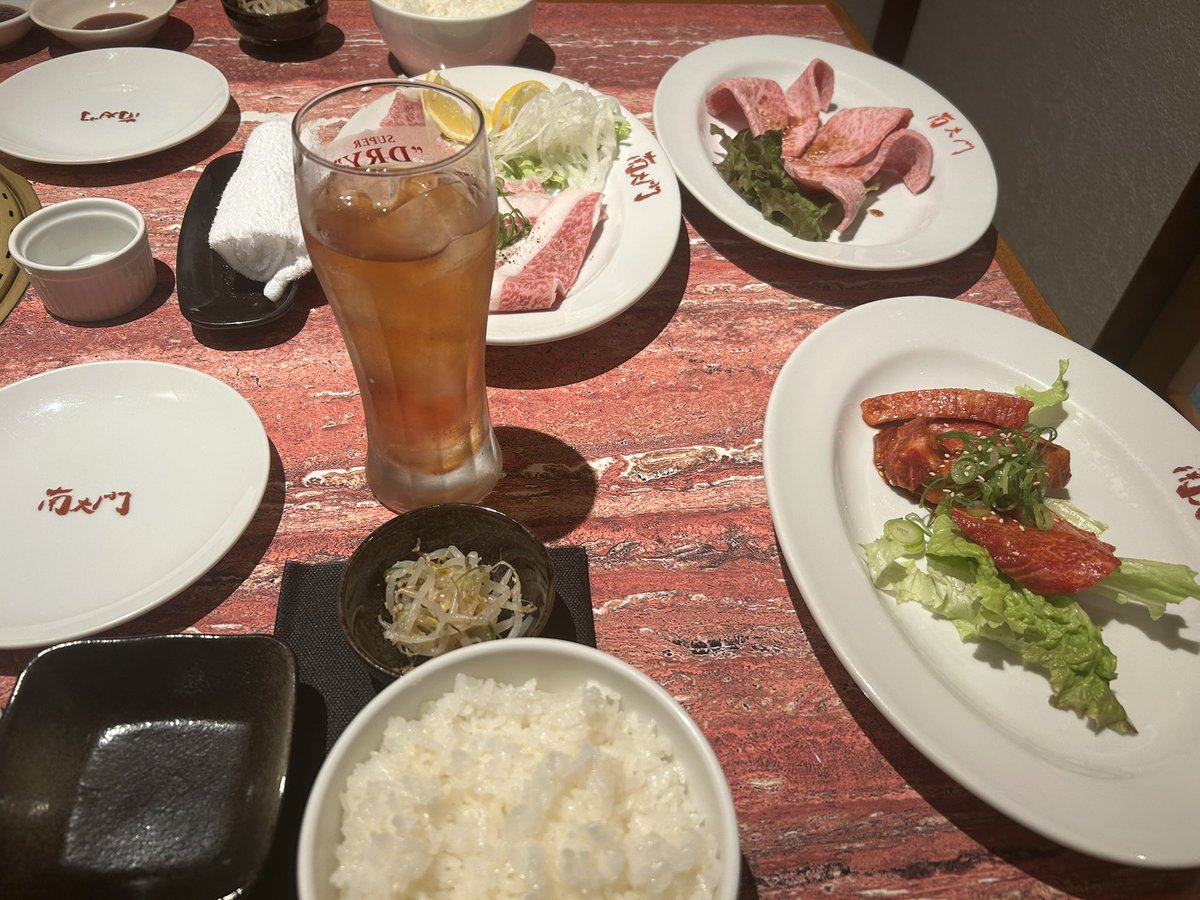 京白さんとmattariさんと焼肉行ってきました😆‼️

めちゃくちゃ美味しかったです🤤‼️

京白さんありがとうございました‼️
ご馳走様でした‼️

<a href="/kyoushiro_0306/">京白</a>