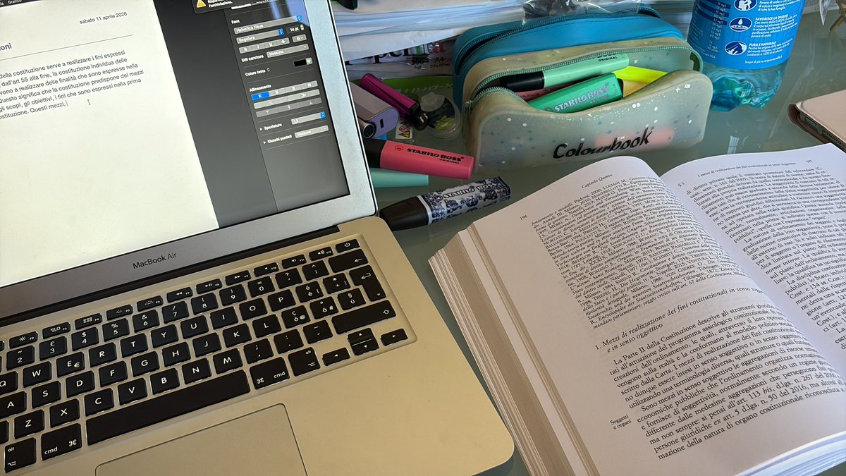 devo studiare diritto. devo studiare diritto. devo studiare diritto. 
CHE PALLE STUDIARE DIRITTO!