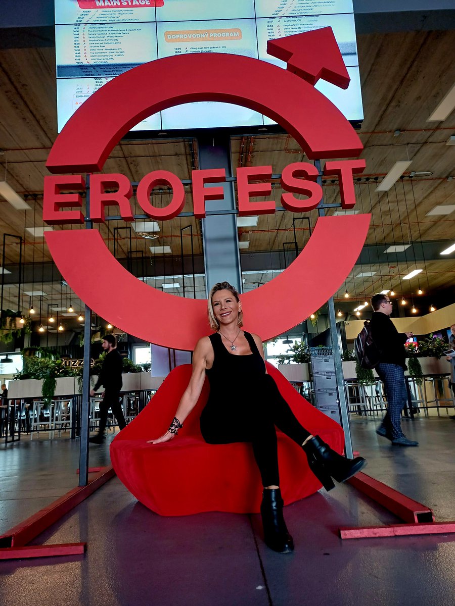 Victoria Nova - Prague 9th-14th April tweet media