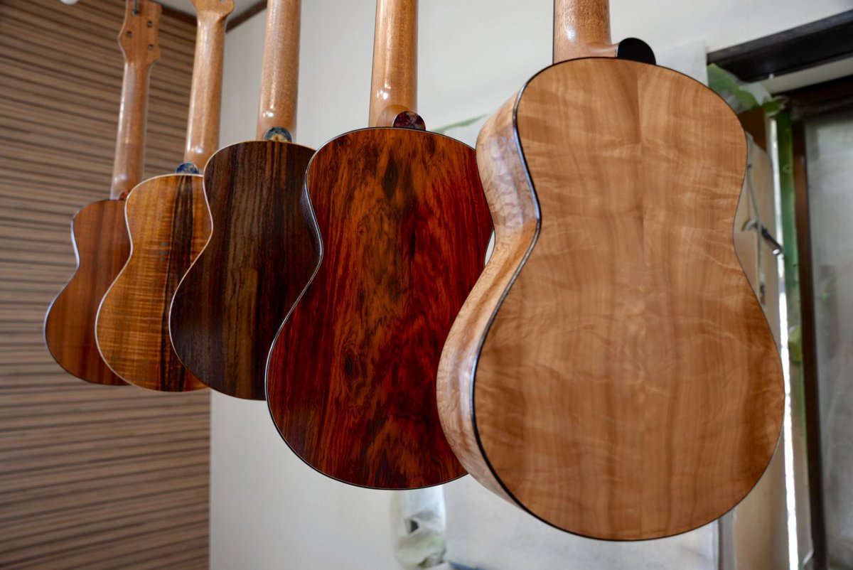 LeafInstruments's tweet image. 今回分のウクレレは全て塗装に入りました。
細かいところまで詰めて、木工を仕上げて、1回目の塗装を吹き付けたときの気持ち良さは格別です。
丁寧にやって良かったー！！となります。