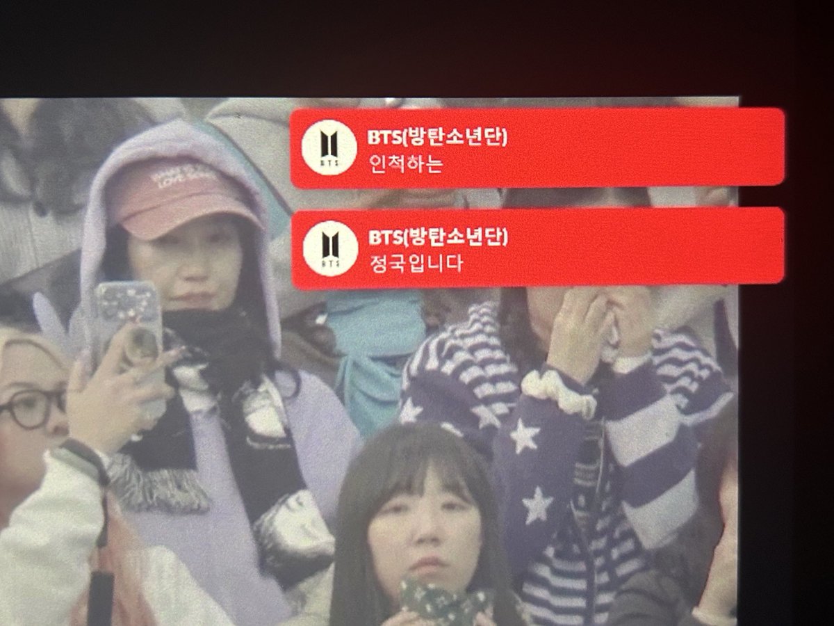 omg jungkook here in the livestream😭😭