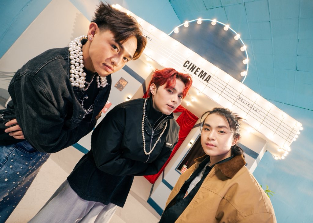 vxonofficial's tweet photo. VXON - ‘pelikula’ Official Music Video [Behind the Scenes]

Watch pelikula Official MV:
🔗 https://t.co/SA85KSaCXF

Stream VXON 2nd Album [Pasakalye]
🔗 https://t.co/QTIKNTIgzR

#VXON #VXONPasakalye #VXON_pelikula https://t.co/SRLThnOijI