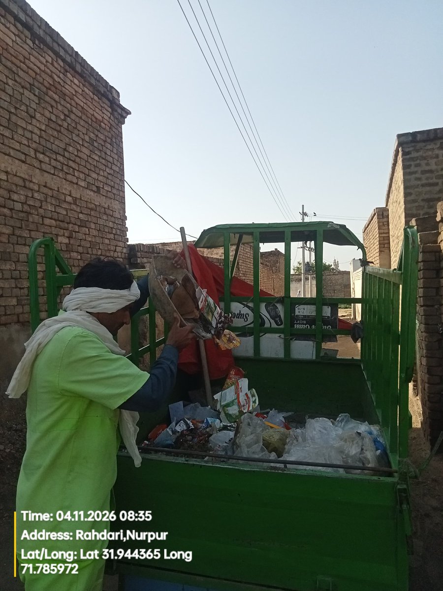 norpurthalsgwmc's tweet image. ڈور ٹو ڈور صفائی:
ہر گھر تک جا کر کوڑا کرکٹ اکٹھا کرنے کی خدمت انجام دی جا رہی ہے۔
#Pakistan 
#suthrapunjab
#greenpakistan 
#SGWMC
#Punjab