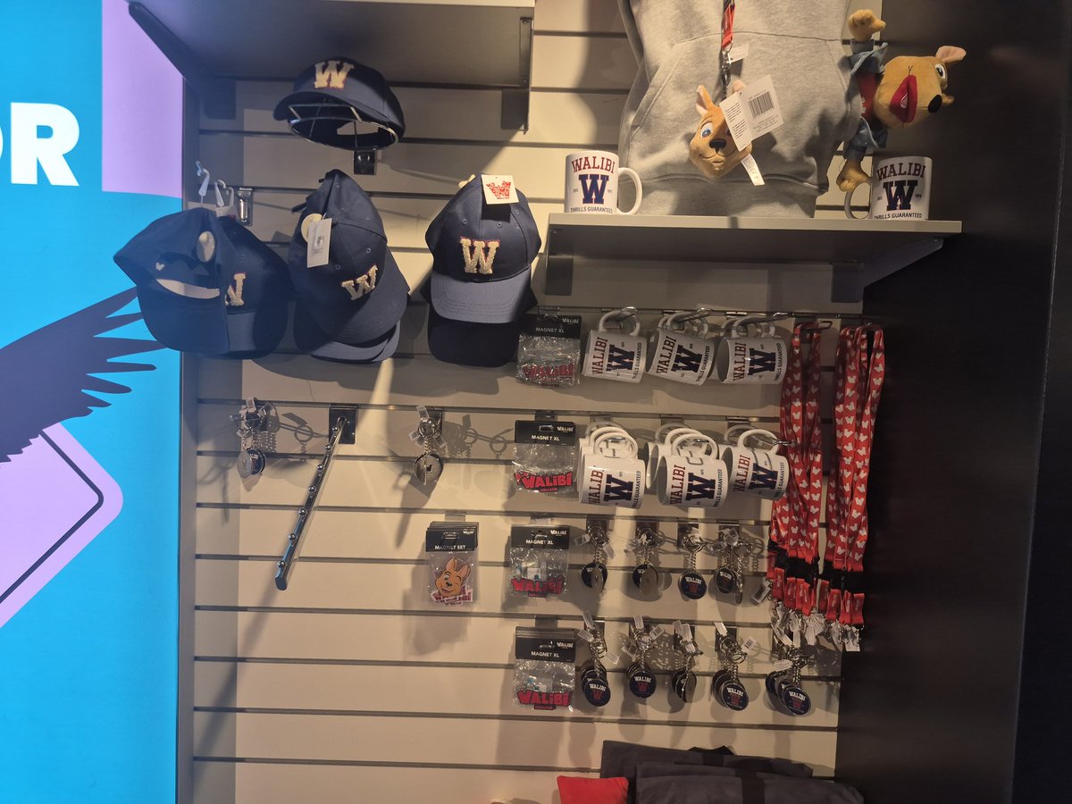 KleeffLucas's tweet photo. Er is nu ook een beetje merchandise van uit het zuster park walibi belgium tevinden in de till ya drop shop. #walibi #walibiholland https://t.co/0jl1ccjrq0