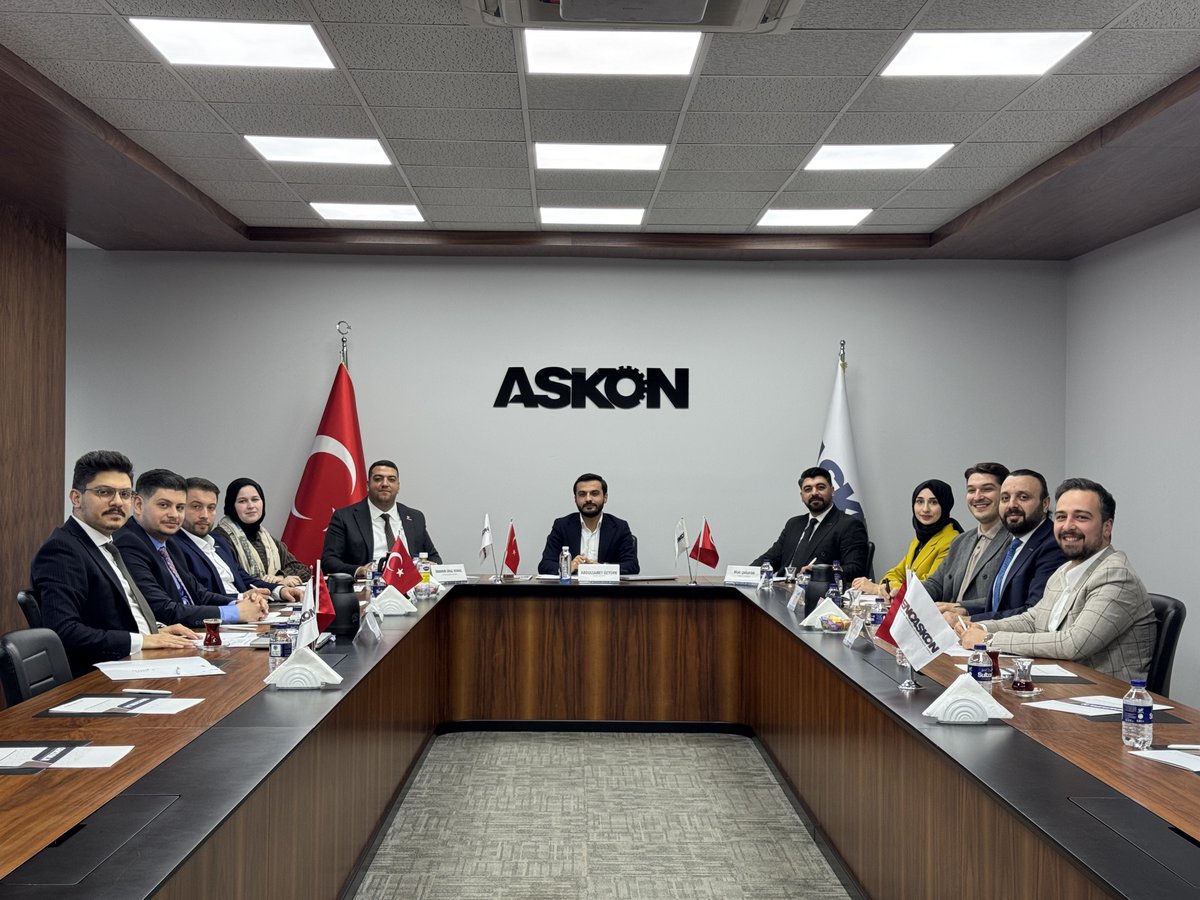 GencAskonTR's tweet photo. Genç ASKON Yürütme Kurulu toplantımız, Genel Başkanımız Abdülsamet Öztürk öncülüğünde Genel Merkezimizde gerçekleştirilmiştir.

Alınan kararların hayırlara vesile olmasını temenni ederiz. https://t.co/hnXERXjyV3