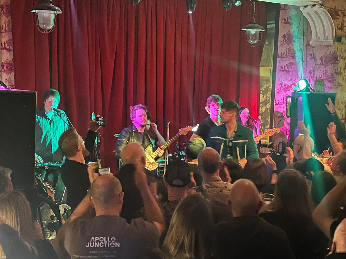 ApolloJunction's tweet photo. Manchester. 
What a way to start the tour!
Our biggest ever crowd in your city and it means the world. 
Tonight we roll into Hebden Bridge to the legendary @thetradesclub - final tickets available now. https://t.co/yFSyfxSRPb