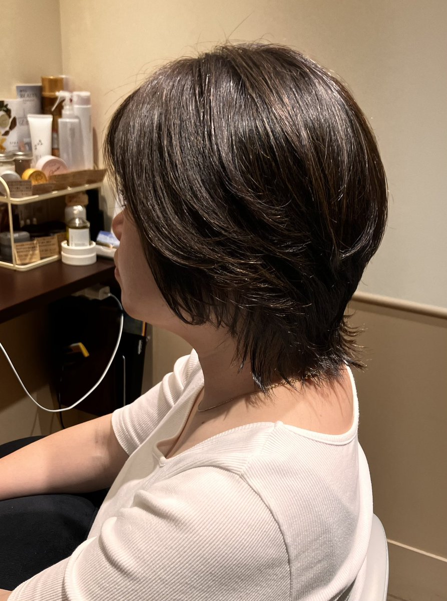 CannahHEADSPA's tweet photo. くせ毛さんのウルフ、外ハネくびれボブ、ショートボブ✂️
春らしく、少し軽めに🌼

春と言っても今日の東京は27℃でした！
気温の変動についていけません😫
もう少しだけ春を楽しみたいものです🌸

4月、5月ご予約空いてます😊
スパのみも可能です🫧
お待ちしております🫧

#八丈島
#美容院
#ヘッドスパ https://t.co/lCGqOGFl8K