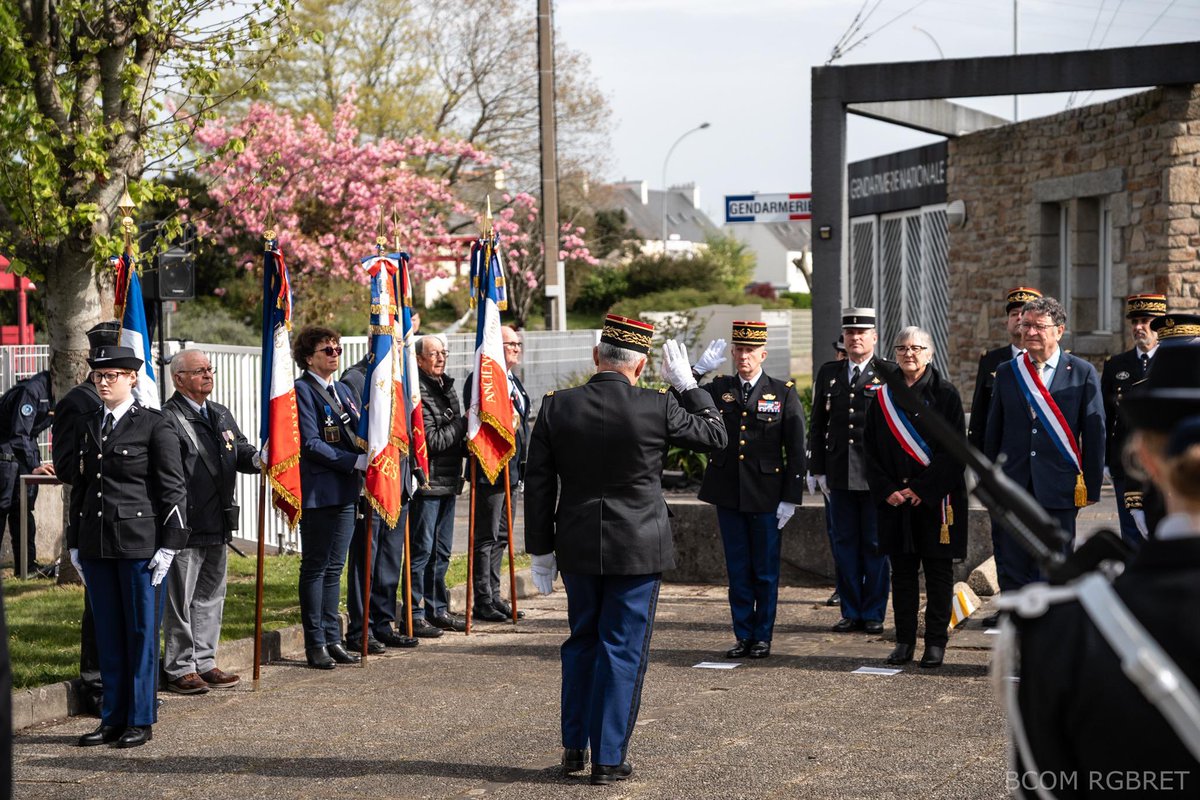 #Cérémonie 🇫🇷 Le général d’armée Hubert Bonneau, directeur général de la gendarmerie, et Louis Le Franc @prefet29, ont inauguré la nouvelle brigade de Lesneven. Celle-ci portera le nom de "Caserne Major Xavier Salou", gendarme décédé en #NouvelleCalédonie en mai 2024.