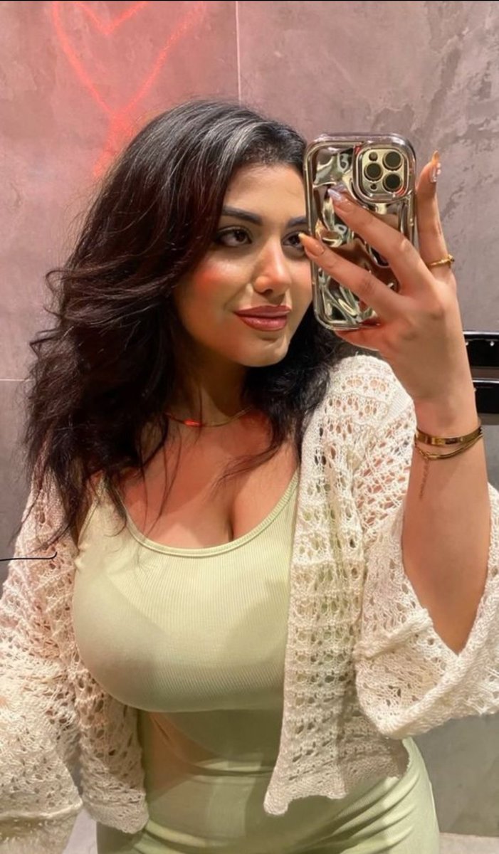 छू जाते हो मुझे कितनी दफ़े तुम यूँ ही ख़्वाब बन के,
कौन कहता है कि दूर रह कर मुलाक़ात नहीं होती..?💞