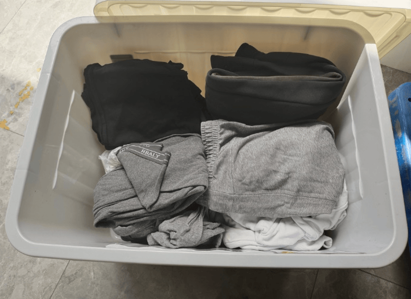 Stevestirrat's tweet image. "Sort old stuff → Keep what sparks joy, donate what doesn’t. Your space (and soul) will thank you!  #DeclutterHappiness"