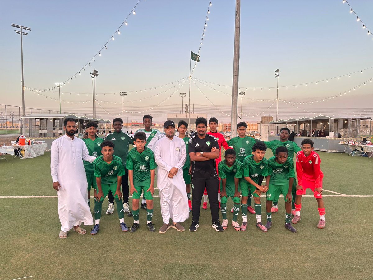 Tawdod790's tweet photo. زار فريق النادي الأهلي السعودي (فئة الأشبال) سوق الجمعة، حيث تجوّلوا بين طاولات الأسر المنتجة واطّلعوا على تنوع منتجاتهم وجهودهم المميزة.
زيارة جميلة لدعم الإنتاج المحلي وتعزيز دور الأسر في المجتمع 💚�� https://t.co/czKEHjglRQ