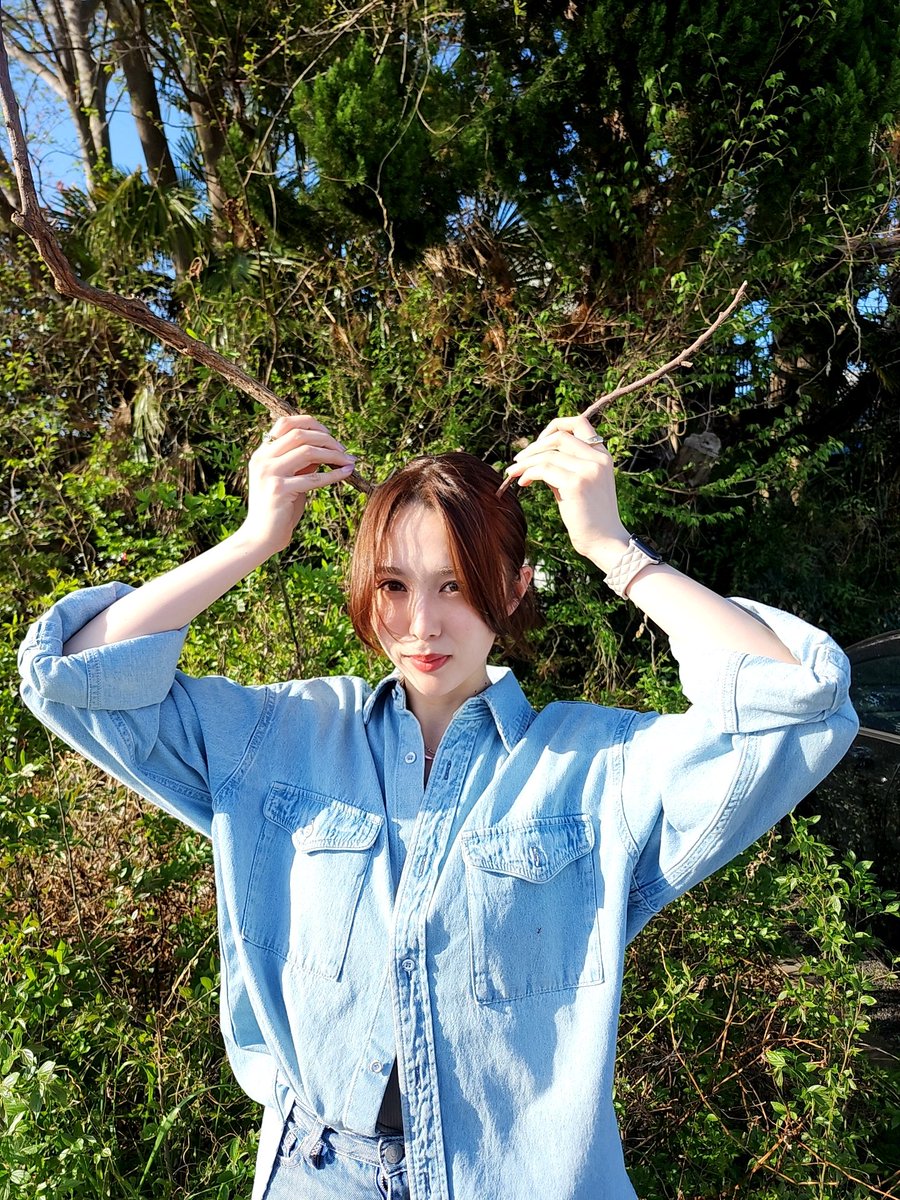 janbari_s's tweet photo. 天気が良かったので『草むらと優子』を撮りました。

#モノボケ
#何かはご想像にお任せします https://t.co/UerE1XaGMM