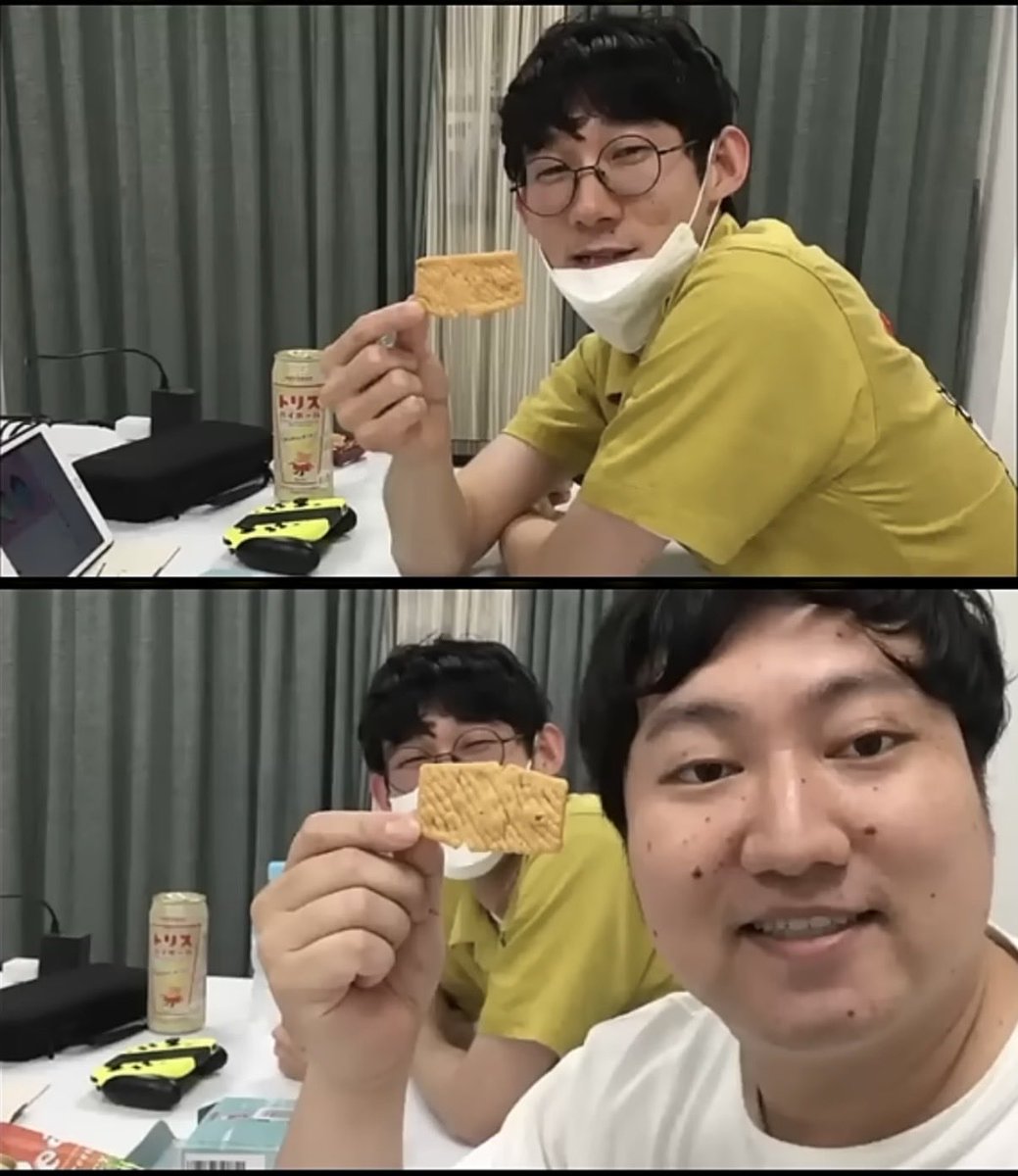 xDgW6Pb2pbP7Xdy's tweet photo. 同じものを身につけたり持ったりしているはずなのに、顔の大きさが違うせいで全然同じサイズに見えないロングコートダディほんとうに愛おしい

https://t.co/yMRJomuTg9 https://t.co/FPN4TrXRSR
