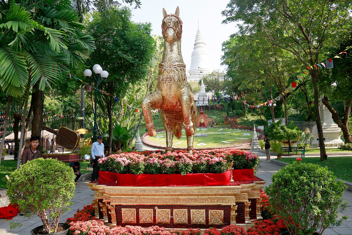 CCTVAsiaPacific's tweet image. People in #Phnom Penh, #Cambodia are preparing at Wat Phnom for the upcoming #NewYear celebrations. This year, the Cambodian New Year, also known as Songkran, falls on April 14–16 and is one of the most important traditional festivals in Cambodia.
Pics via CFP