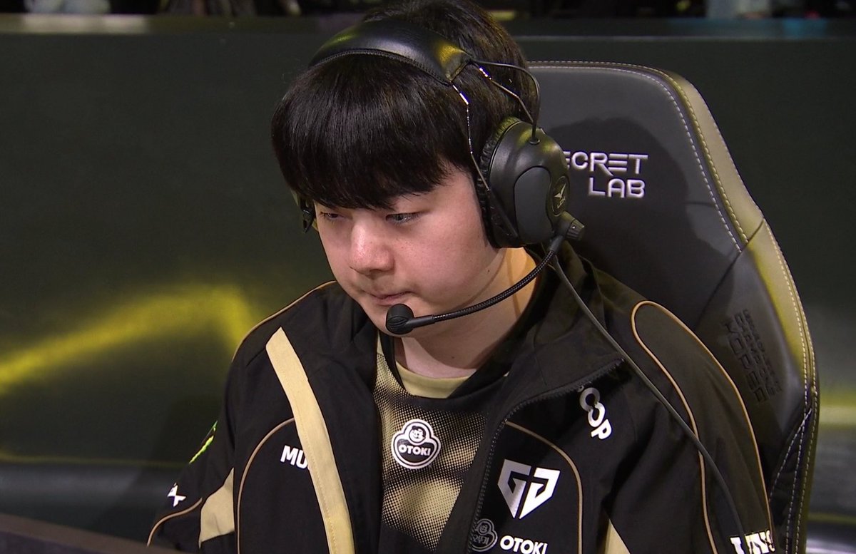 리리링 tweet media